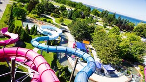 A water park with multiple slides and a view of the ocean. - Holiday Inn Express Hamilton Upper James by IHG (Hamilton)