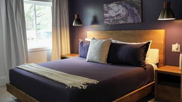 4 bedrooms, desk, iron/ironing board, travel crib