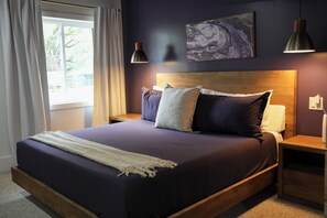 4 habitaciones, escritorio y tabla de planchar con plancha 