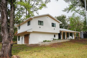Exterior - Sleeps 8•Modern Ocala Retreat•Near Springs•Family Friendly•Downtown•The Getaway (Ocala)
