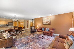 Condo (3 Bedrooms) | Property amenity