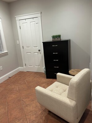 Interior - Harvard, B.U. M.I.T. Fenway Park convenient comfortable & spacious 3BR apartment (Cambridge)