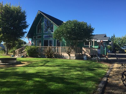 Gorgeous views w/dock on Columbia River. Big enough for the whole family!