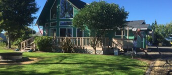 Gorgeous views w/dock on Columbia River. Big enough for the whole family!