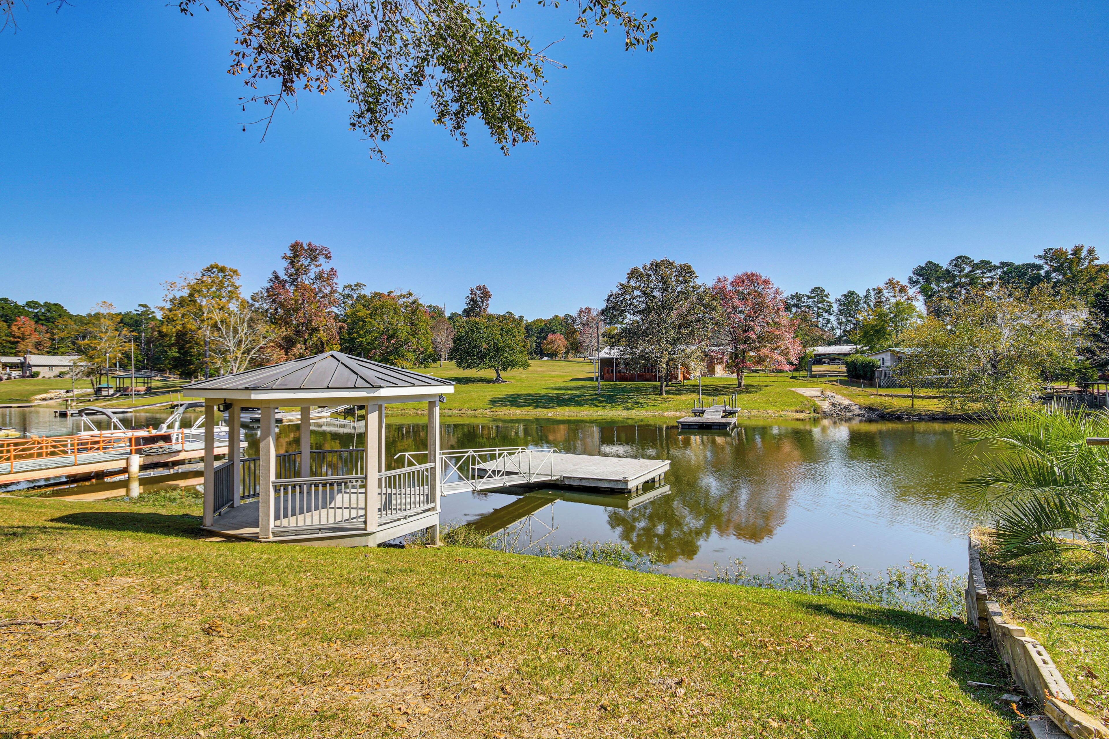 Prosperity Vacation Rental | 4BR | 3BA | 1,344 Sq Ft | 1 Step Required