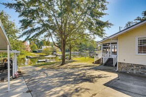 Property grounds - Walk to Marina! Prosperity Home w/ Screened Porch (Prosperity)