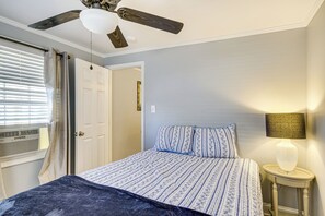 A bedroom with a bed, a ceiling fan, a bedside lamp, and a window with blinds. - Walk to Marina! Prosperity Home w/ Screened Porch (Prosperity)