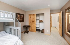 3 bedrooms, in-room safe, iron/ironing board, travel crib