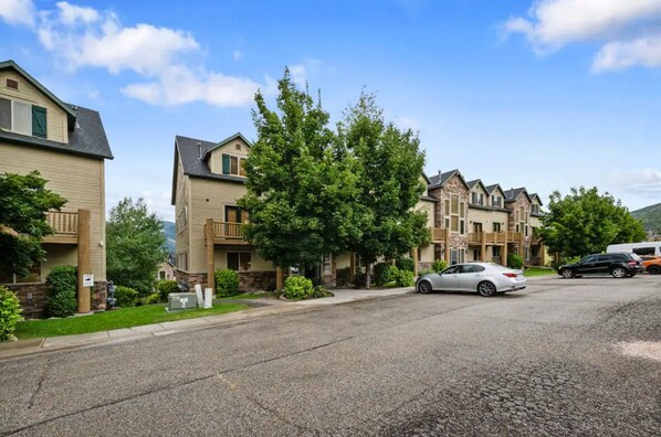 Exterior - Timberline Condo at Moose Hollow, end unit w/ full windows, steps from hot tub  (Eden)