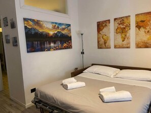 Bügeleisen/Bügelbrett, Reisekinderbett, kostenloses WLAN, Bettwäsche