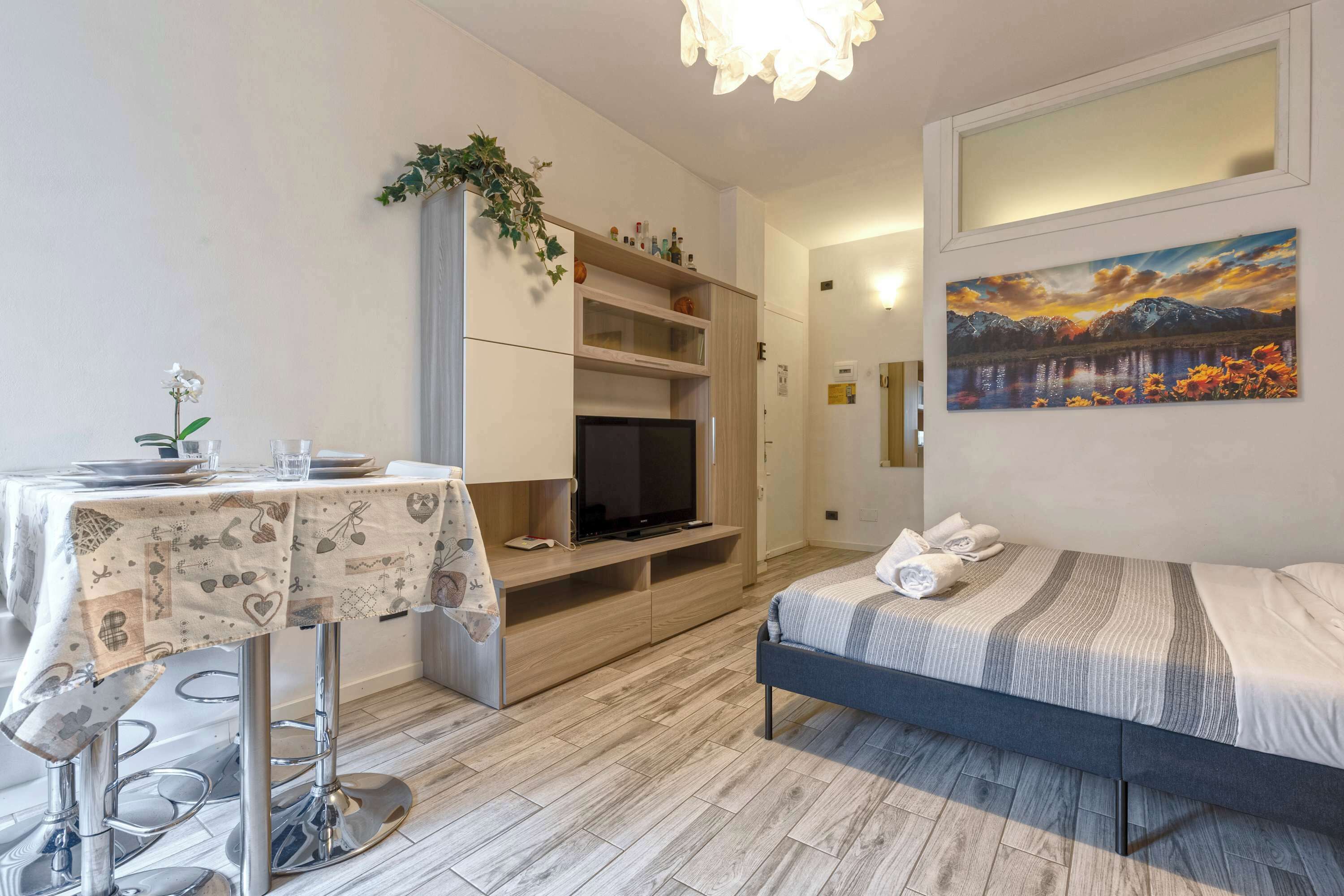 Bügeleisen/Bügelbrett, Reisekinderbett, kostenloses WLAN, Bettwäsche