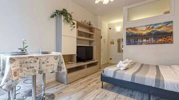 Bügeleisen/Bügelbrett, Reisekinderbett, kostenloses WLAN, Bettwäsche