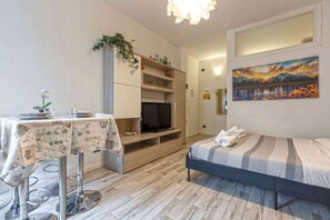 Tabla de planchar con plancha, cuna de viaje y wifi gratis 