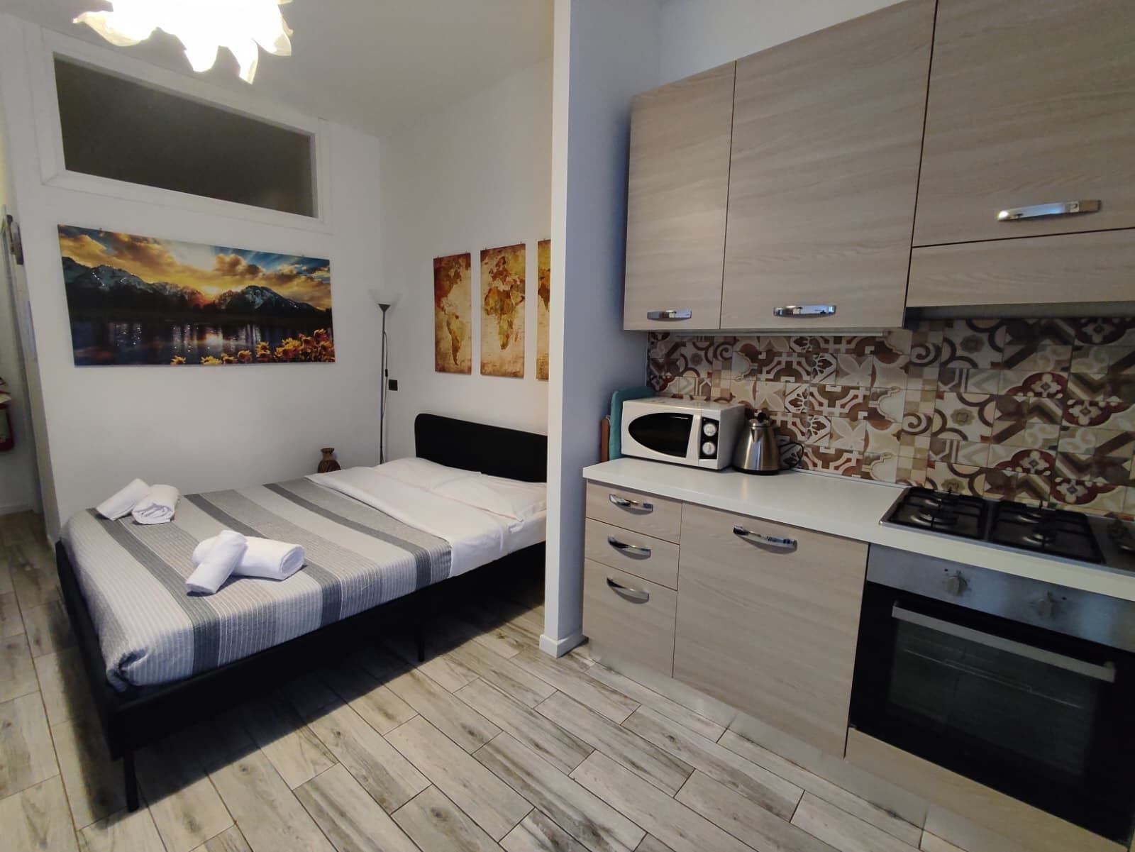 Tabla de planchar con plancha, cuna de viaje y wifi gratis 