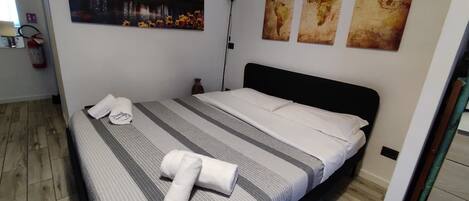 Tabla de planchar con plancha, cuna de viaje y wifi gratis