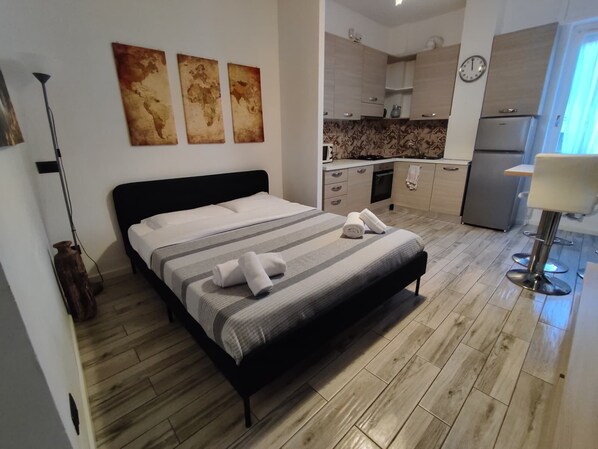 Iron/ironing board, travel crib, free WiFi, bed sheets