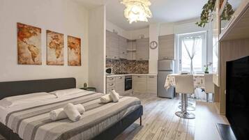 Bügeleisen/Bügelbrett, Reisekinderbett, kostenloses WLAN, Bettwäsche