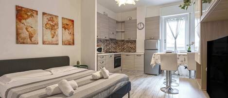 アイロン / アイロン台、旅行用ベビーベッド、WiFi (無料)、ベッドシーツ