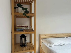 Bügeleisen/Bügelbrett, Reisekinderbett, kostenloses WLAN, Bettwäsche