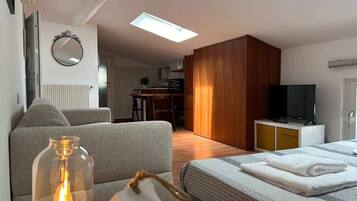 BĂŒgeleisen/BĂŒgelbrett, Reisekinderbett, kostenloses WLAN, BettwĂ€sche