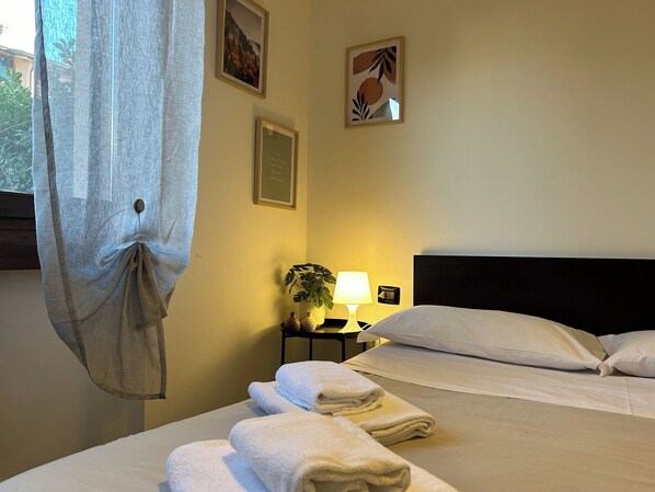 1 chambre, fer et planche à repasser, Wi-Fi gratuit, draps fournis