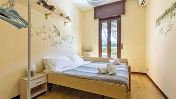 2 chambres, fer et planche à repasser, Wi-Fi gratuit, draps fournis