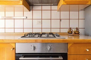 Fridge, microwave, oven, stovetop - Sleep & Fly - Immobili e Soluzioni Rent (Orio al Serio)