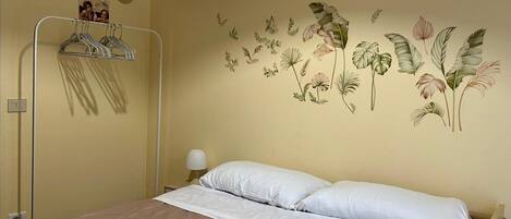 مكواة/لوح كي وواي فاي مجانًا وملاءات أسرّة