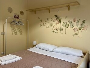 Iron/ironing board, free WiFi, bed sheets