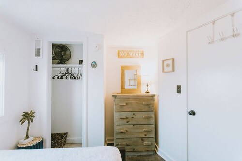 Coastal Dunes 1: Oceanfront Cottage in Nags Head, Great Views!