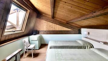2 bedrooms, in-room safe, travel cot, WiFi