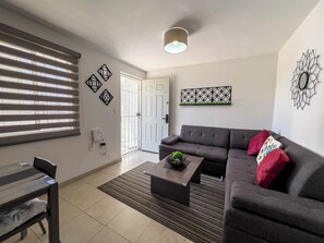Living area - Poliforum Modern 2BR Modern Apartment (León)