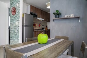 Comfort Apartment, Patio | Dining room - Poliforum Modern 2BR Modern Apartment (León)