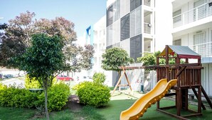 Children's play area - outdoor - Poliforum Modern 2BR Modern Apartment (León)