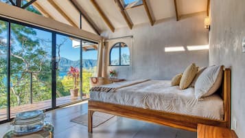 1 bedroom, desk, laptop workspace, free WiFi
