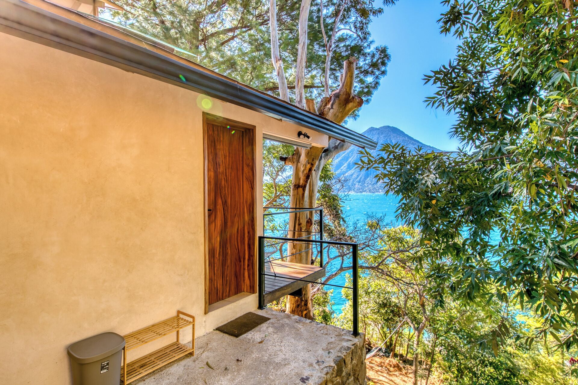 ラグジュアリー キャビン レイクビュー | 1 室のベッドルーム、デスク、ノートパソコン用作業スペース、WiFi (無料)