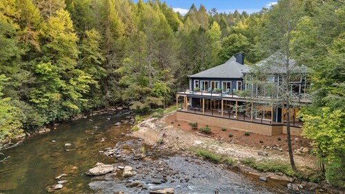 A Rare Holiday Opening at Driftwood Rapids Villa!