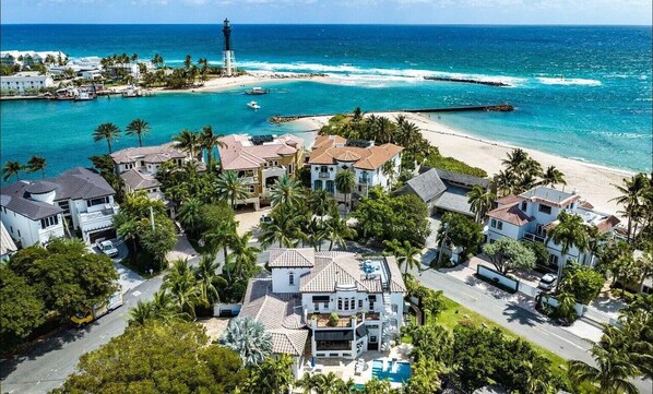 Exterior - Stunning Florida backyard oasis  w/access to a private residences beach (Pompano Beach)