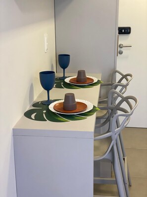 Estudio Confort, vista a la ciudad | Espacio para trabajar con laptop y wifi gratis 