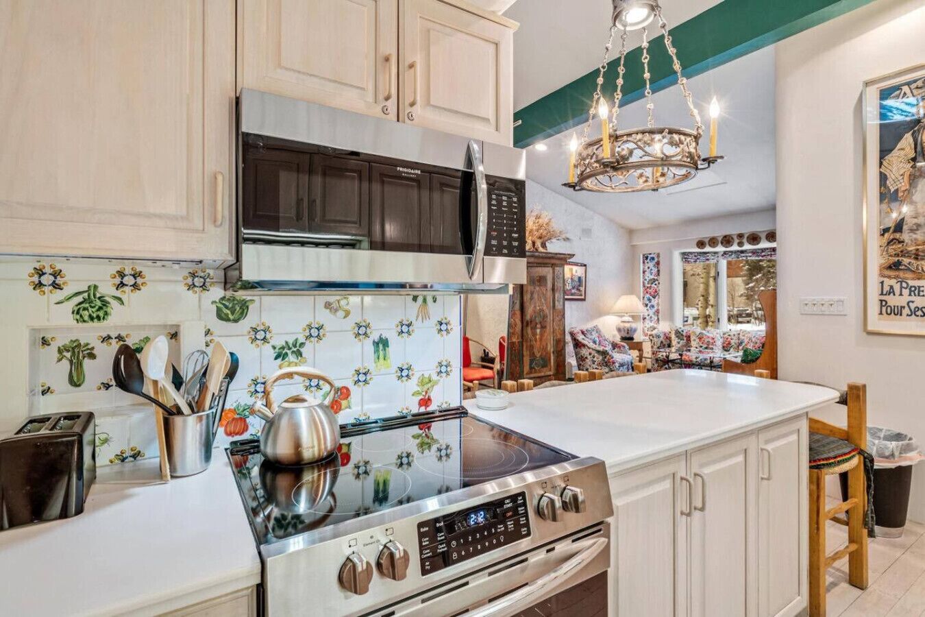 Refrigerador, microondas, horno, placa de cocina