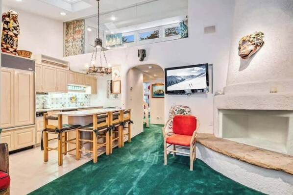 Interior - Vail Village Condo, Walk to Ski Lift (Vail)