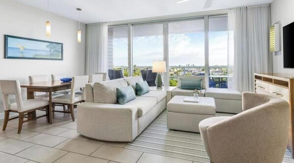 Tv och ett bordtennisbord