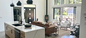 Modern New Build Pet Friendly 3BR 2BA home w/ Hot Tub, Fire Pit & Coffee Bar Easy Walk to Beach