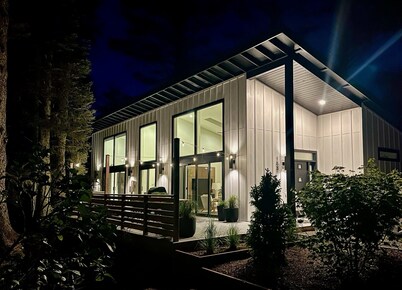 Modern New Build Pet Friendly 3BR 2BA home w/ Hot Tub, Fire Pit & Coffee Bar Easy Walk to Beach