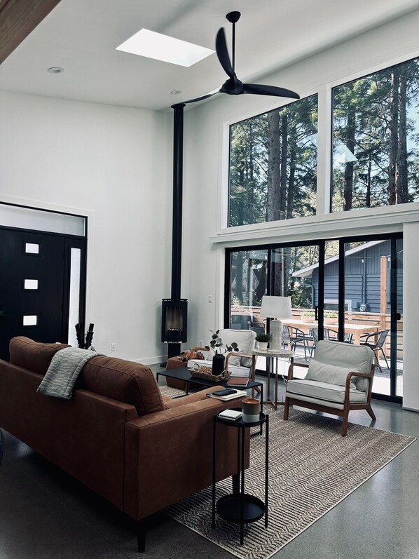 Téléviseur connecté, foyer, chaîne audio