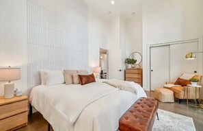 3 habitaciones, escritorio, tabla de planchar con plancha y wifi gratis