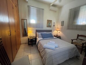 1 habitación, tabla de planchar con plancha y wifi 