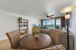 Interior - Kona by the Sea Charming 1-Bedroom Condo with Ocean View (Kailua Kona)