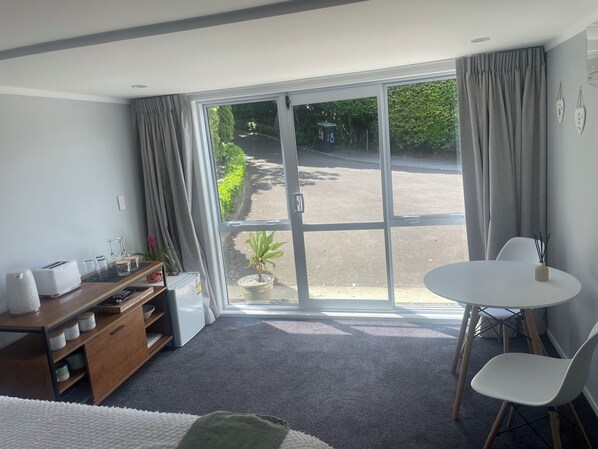 2 habitaciones, tabla de planchar con plancha, cuna de viaje y wifi 