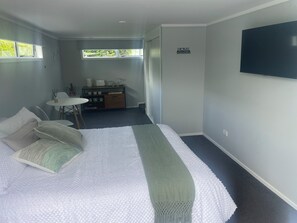 2 bedrooms, iron/ironing board, travel cot, WiFi